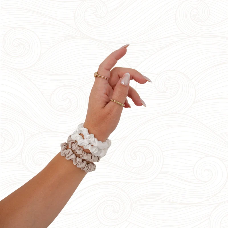 SARI CURLS | Silky Satin Small Scrunchies - 4er Set - Cream / White