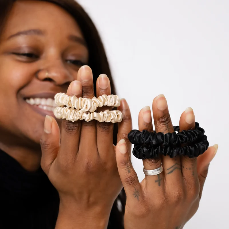 SARI CURLS | Silky Satin Small Scrunchies - 4er Set