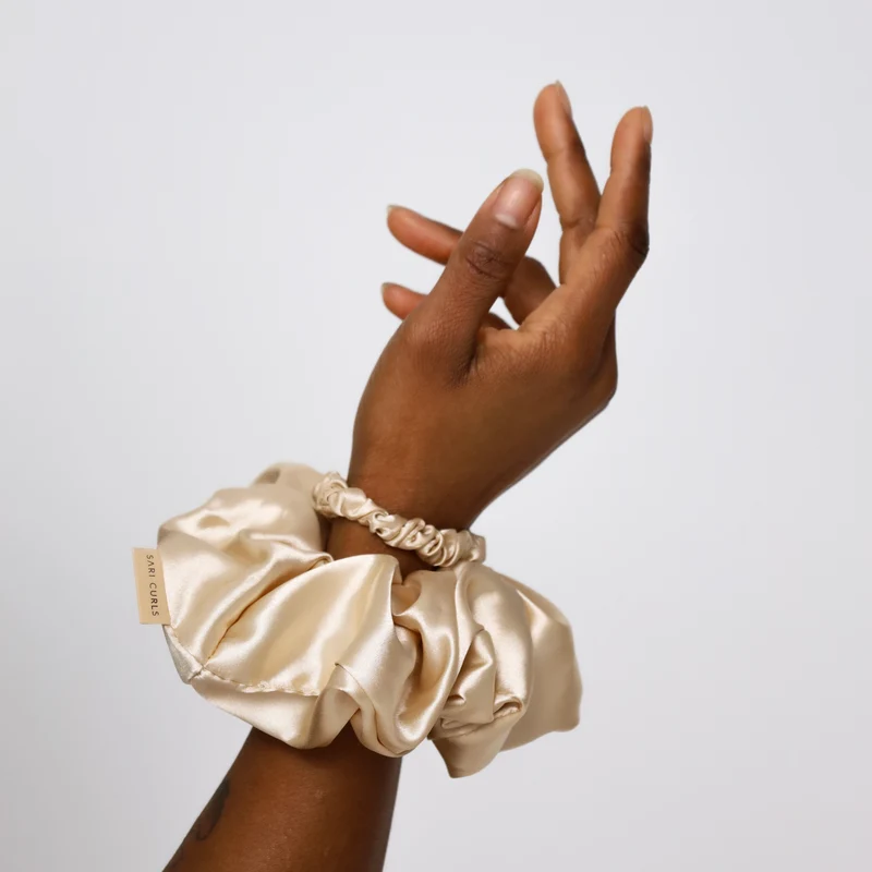 SARI CURLS | Silky Satin Small Scrunchies - 4er Set
