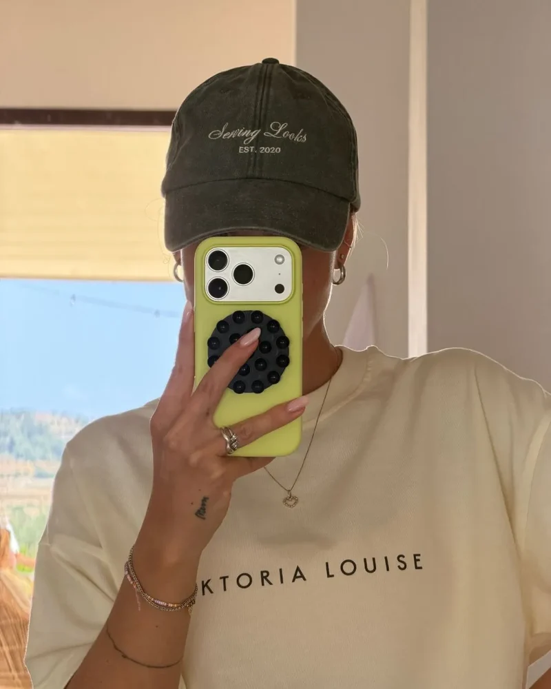 Serving Looks - Cap