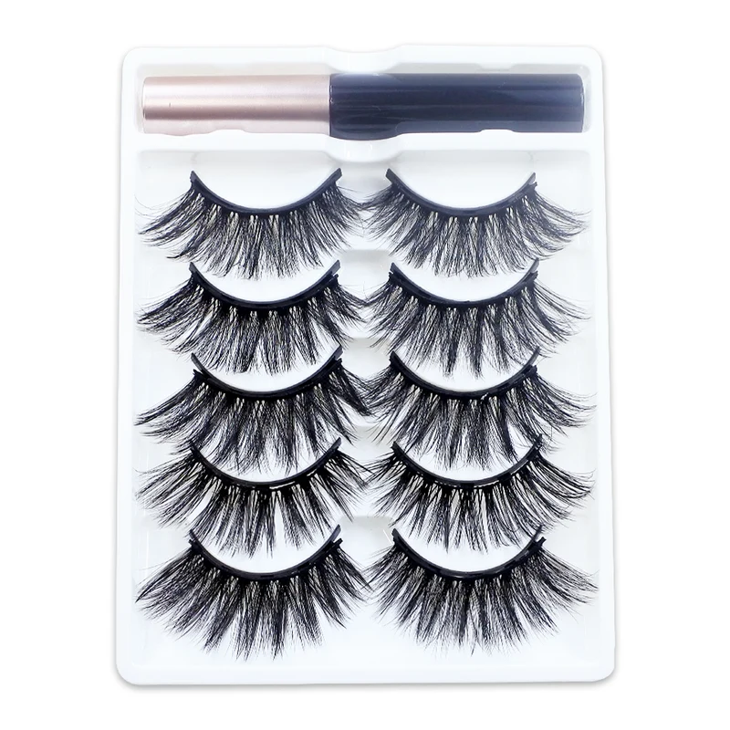 Magnetische Wimpern mit Eyeliner