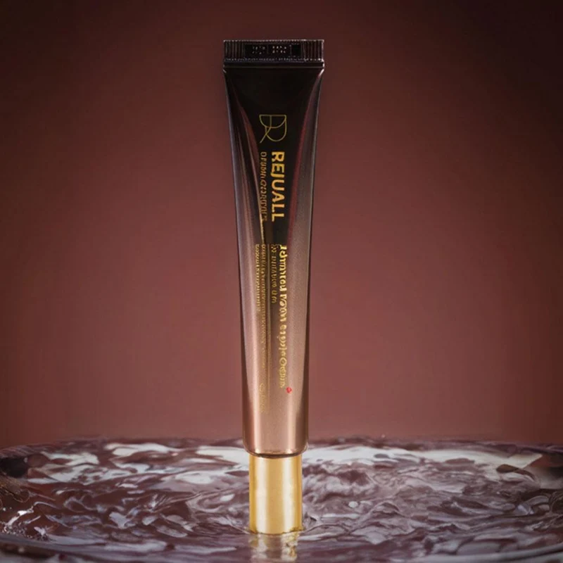 Revitalisierende Creme. Spendet intensive Feuchtigkeit und mildert Pigmentflecken.