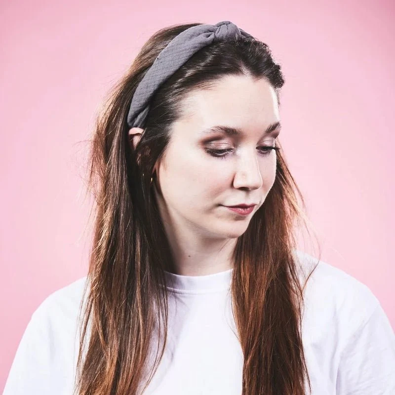 Lily Grau Musselin