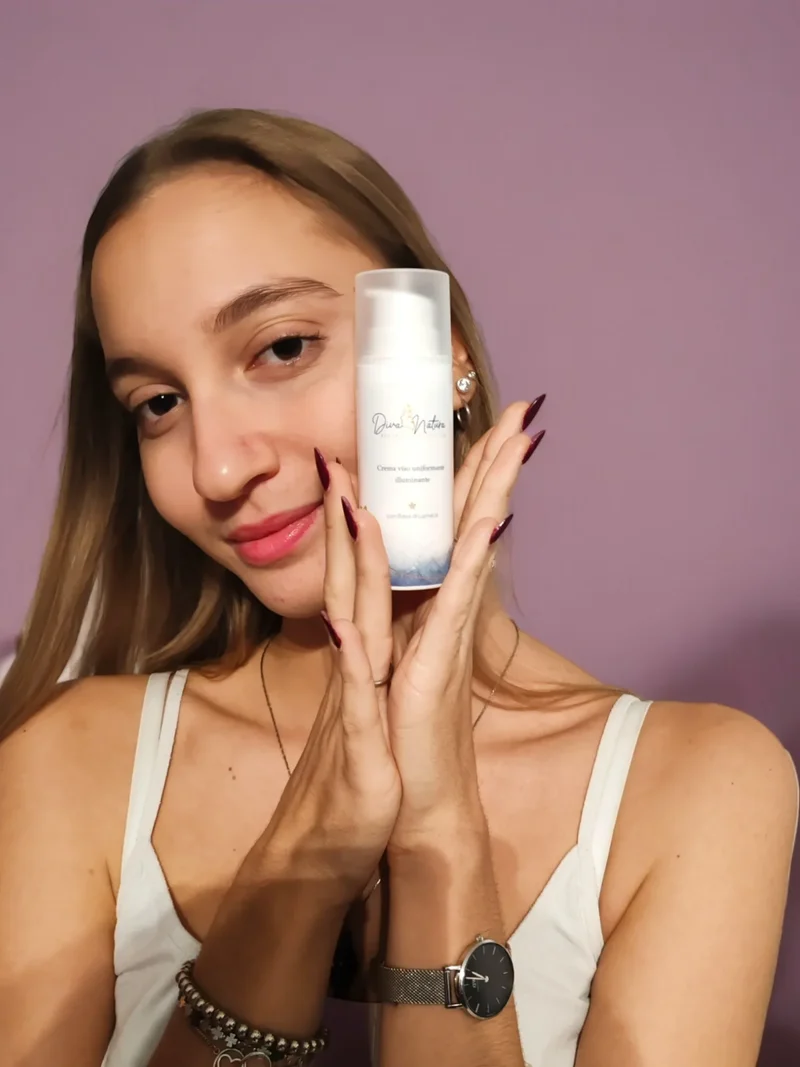 CREMA VISO UNIFORMANTE ILLUMINANTE